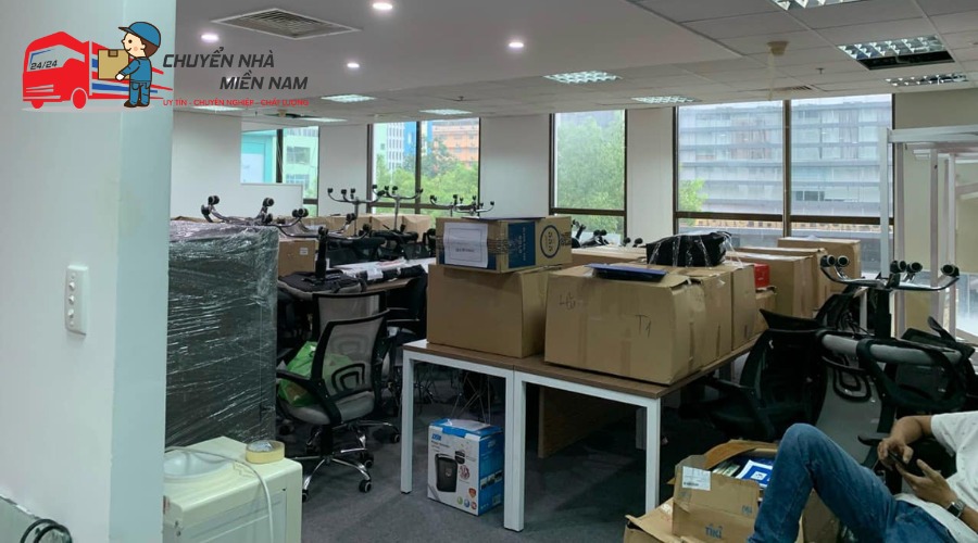 Đội ngũ nhân viên chuyển văn phòng chuyên nghiệp Chuyển Nhà Miền Nam